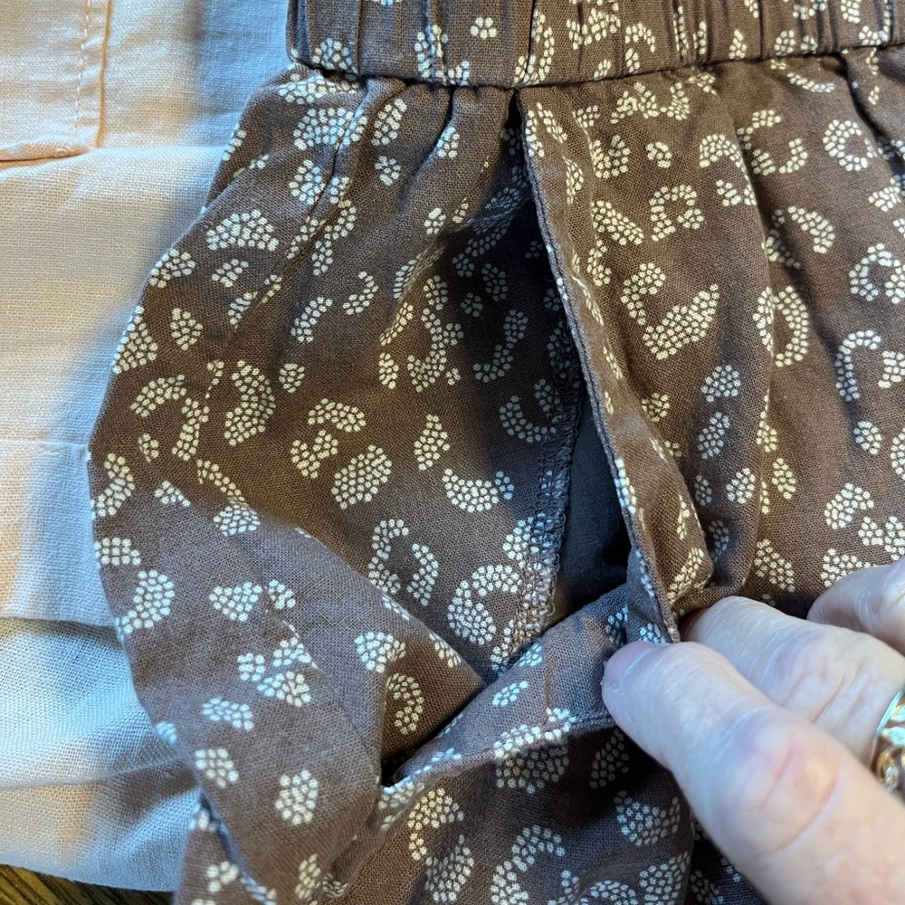 2 Pair of Women’s L / XL shorts. - Picture 3 of 9